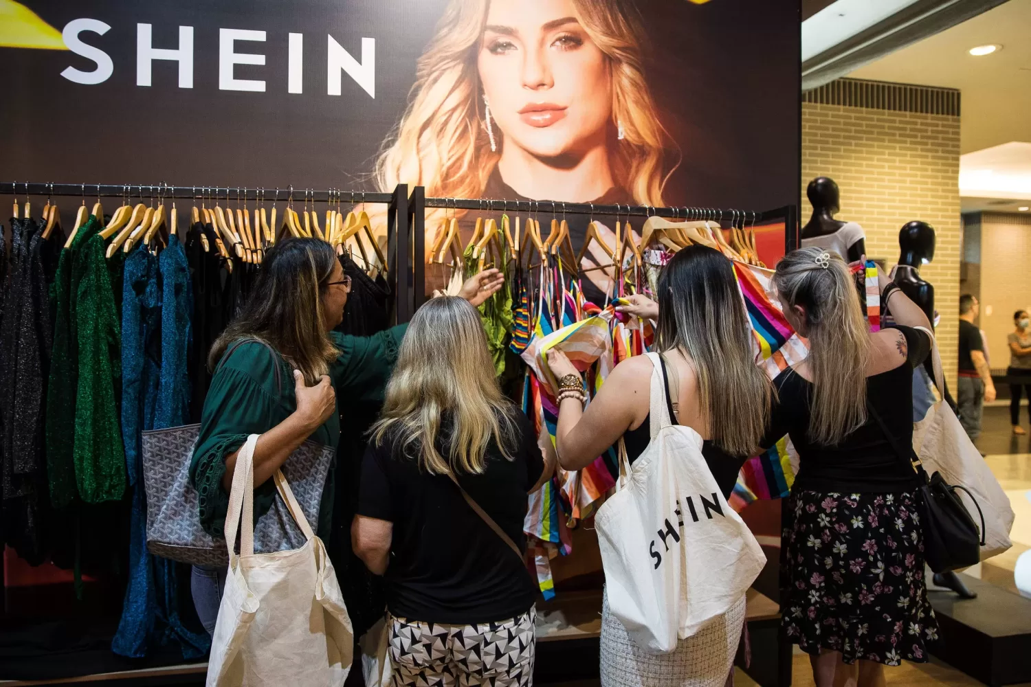 Apesar de polêmicas, Shein é eleita a marca de moda mais popular de 2022, Empresas